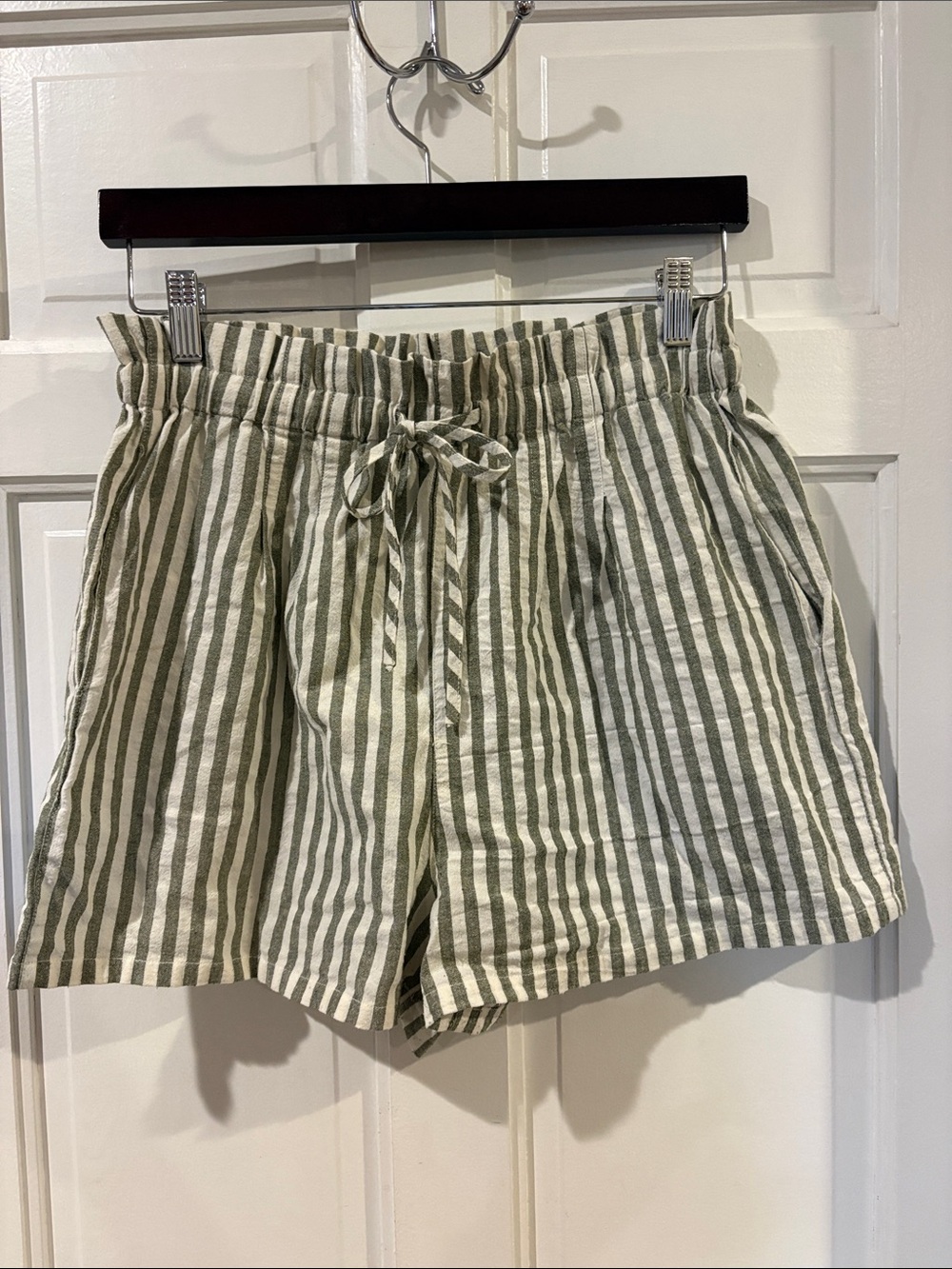 Striped Green & White Drawstring Women's Shorts with pockets
